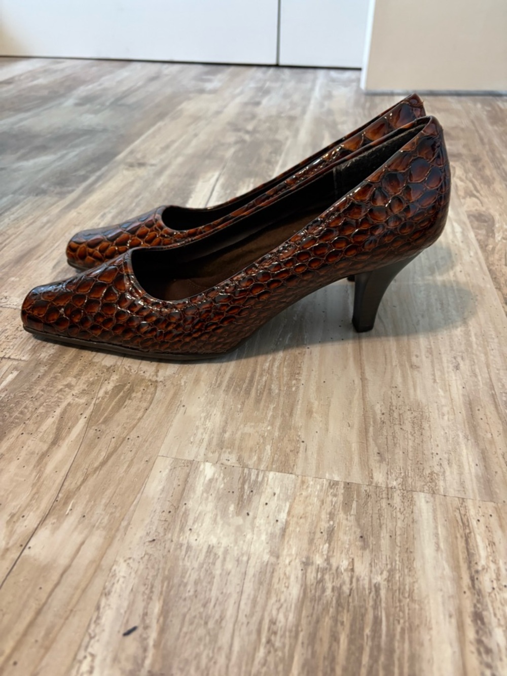 Tortoise Shell Patterned Pointy Kitten Heels - Picture 3 of 5